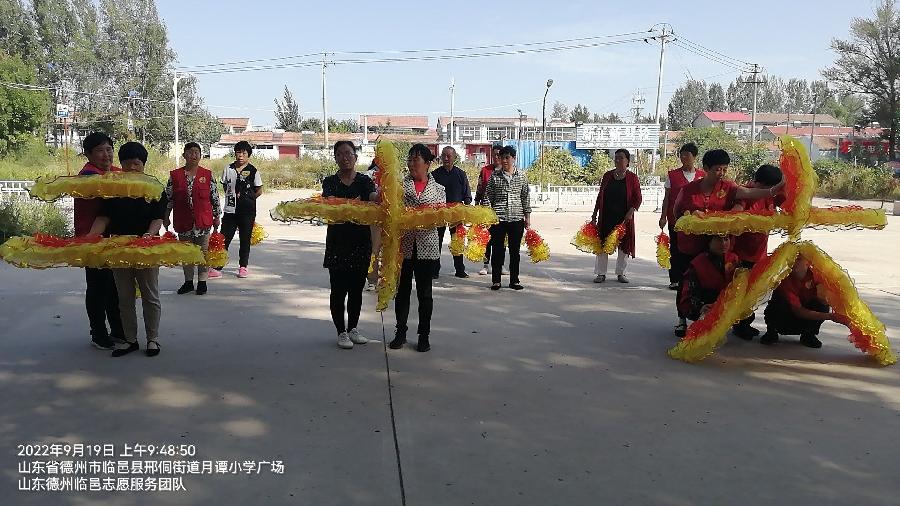 庆丰收喜迎“二十大” 志愿者排练红歌舞（图4）