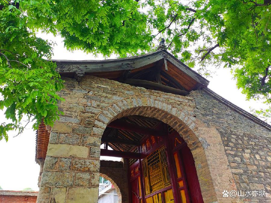 石家庄井陉固兰村，千年古村落，一山温暖了春天，一山美艳了秋天（图2）