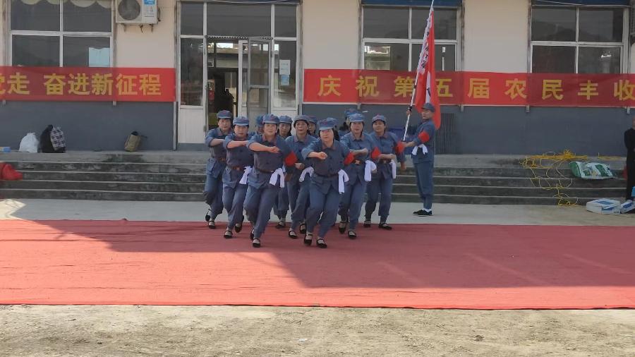 文艺下乡庆丰收 欢歌劲舞展风采（图6）