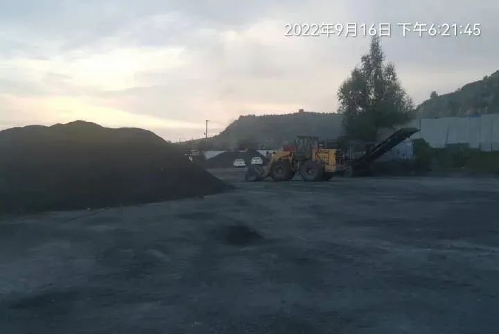 吕梁方山县大武镇的露天煤厂 污染厉害 谁在撑伞?(图3)