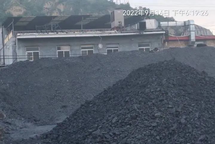 吕梁方山县大武镇的露天煤厂 污染厉害 谁在撑伞?(图4)