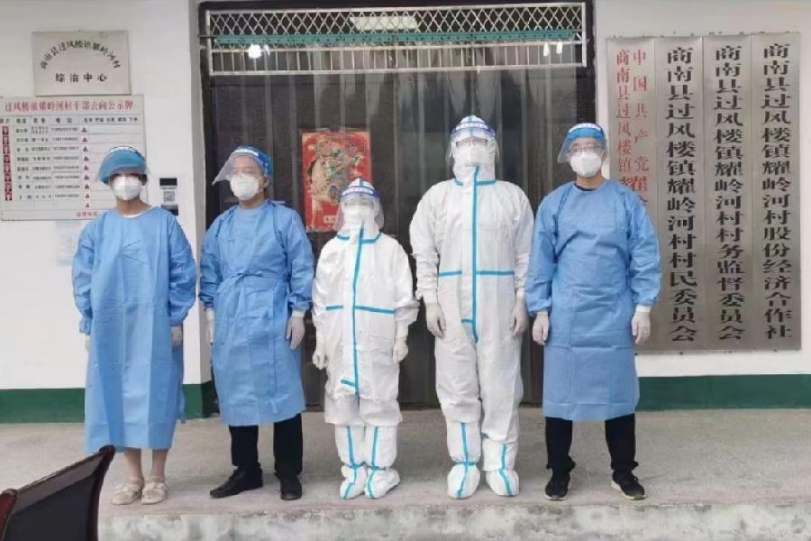 “巾帼不让须眉、抗疫勇显担当”——商南县白浪中心幼儿园卿杉杉(图4)