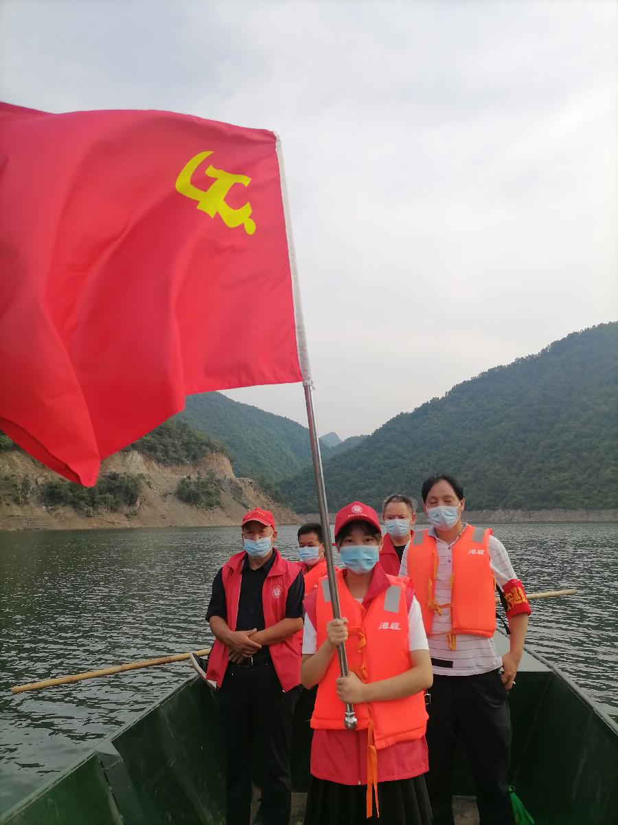 “巾帼不让须眉、抗疫勇显担当”——商南县白浪中心幼儿园卿杉杉(图6)