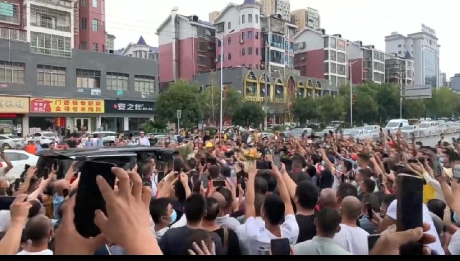联机全球发布黄峥嵘精品诗歌（图2）