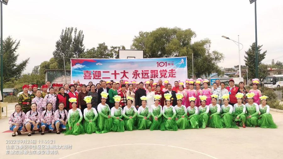 庆丰收与民同欢 迎国庆载歌载舞