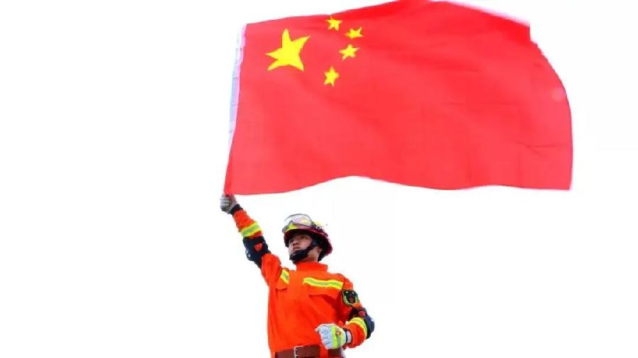 【茶韵文学诗社】2022——025期《五星红旗迎风飘扬》作者暖心 主播旭洋 编辑制作刘林丽（图5）