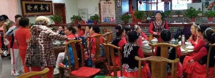 暖暖的爱,浓浓的情——用爱心托起幸福的晚年 作者诵读:郑艳华(图8)