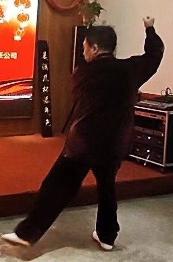 暖暖的爱,浓浓的情——用爱心托起幸福的晚年 作者诵读:郑艳华(图13)
