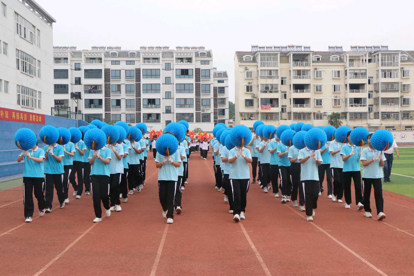 大渡口中学举行第33届田径运动会(图8)
