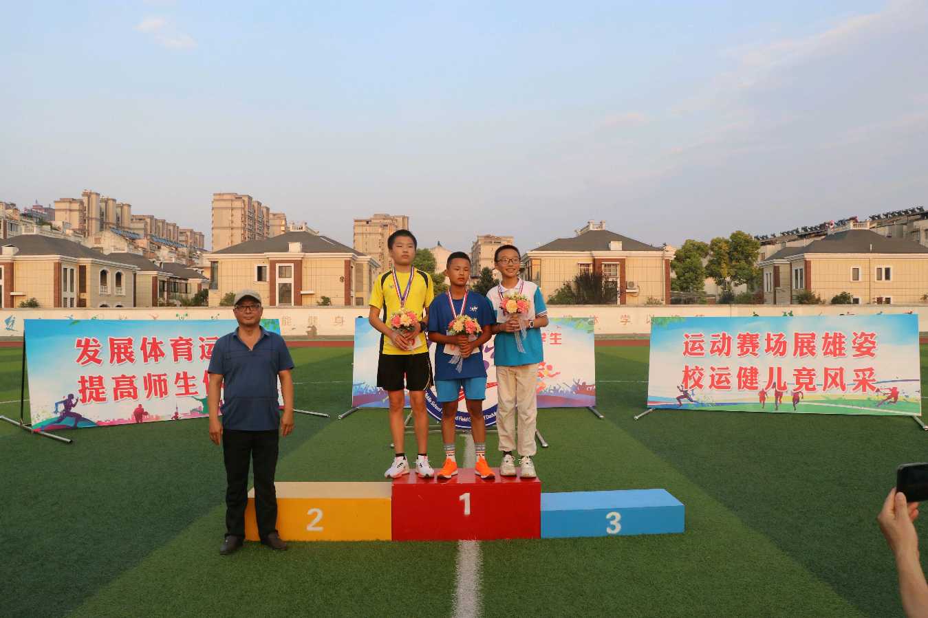 大渡口中学举行第33届田径运动会(图24)