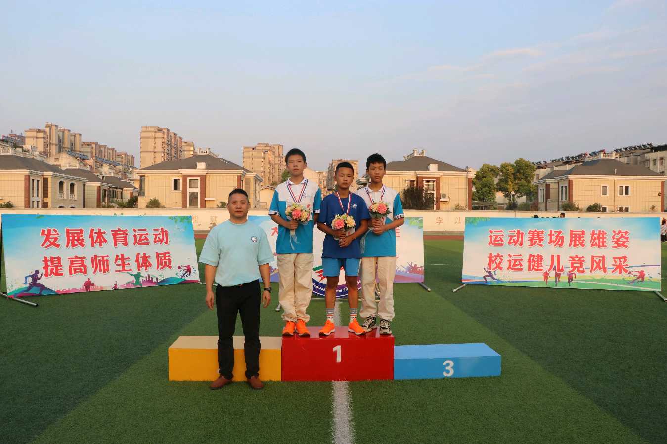 大渡口中学举行第33届田径运动会(图25)
