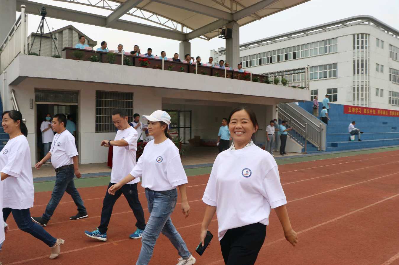 大渡口中学举行第33届田径运动会(图27)