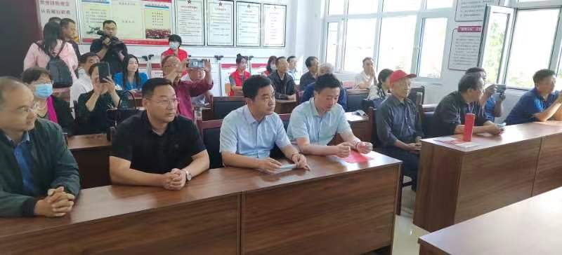 喜迎二十大“书画文化进社区 翰墨飘香迎国庆”活动成功举办(图2)