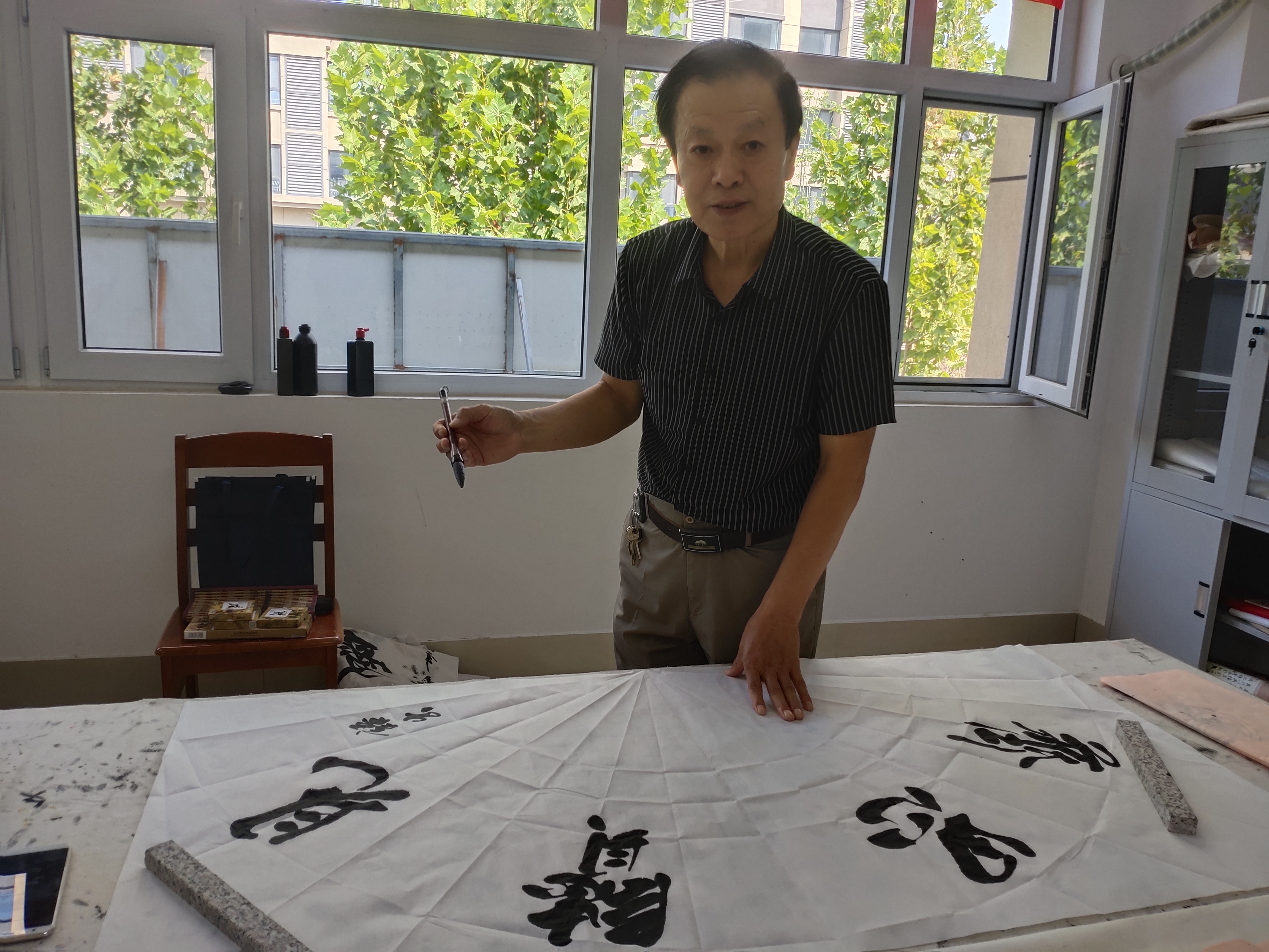 喜迎二十大“书画文化进社区 翰墨飘香迎国庆”活动成功举办(图11)