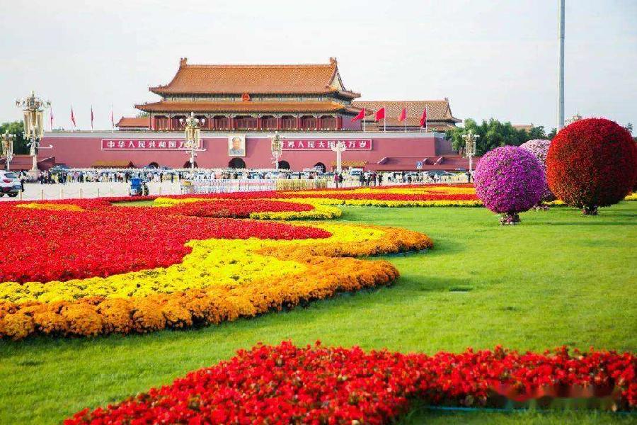 刘伯华诗歌《祖国是什么》主播合诵：梦露；并非不同；编辑：香乡【北疆头条】（第302期）（图2）