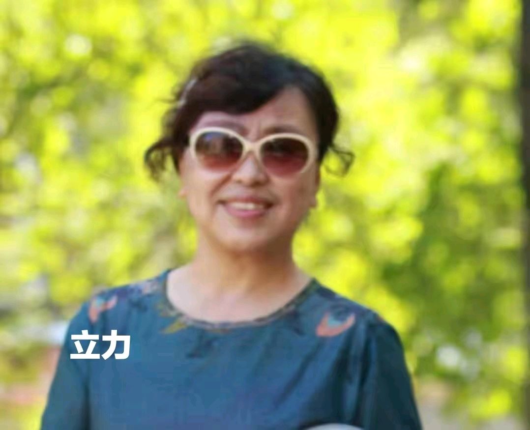 【花雨馨声有声文学平台】馨声诗歌《五星红旗迎风飘飘》诵读/立力//编辑/花雨【第9期】(图5)