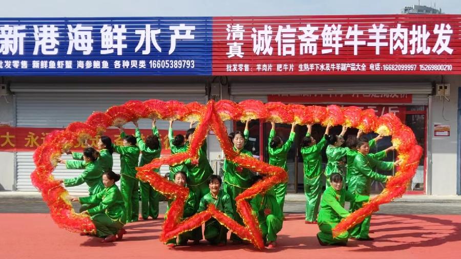 庆丰收迎国庆 传承红色基因