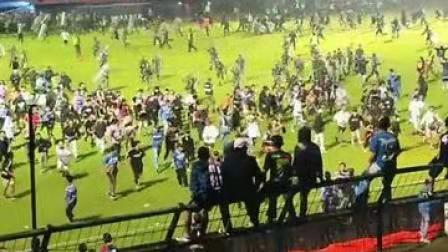 乌夜啼-震惊印尼足球骚 乱踩踏百余人惨死* 文/冯志清（上海）【冰心文化传媒】（图6）