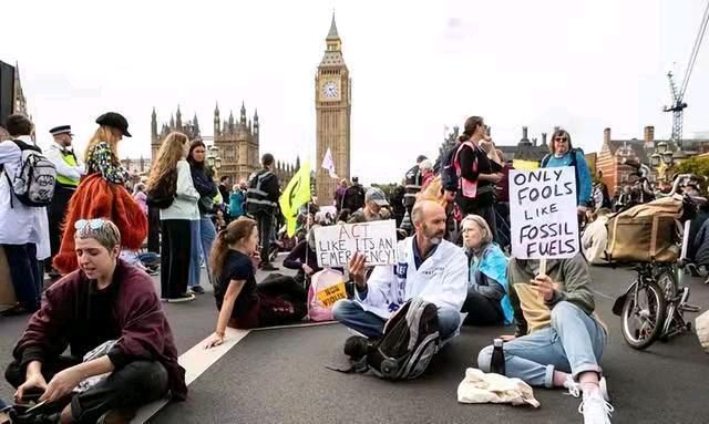 金字经-英新女首相开局减税胎死腹中*文/冯志清（上海）【冰心文化传媒】（图13）