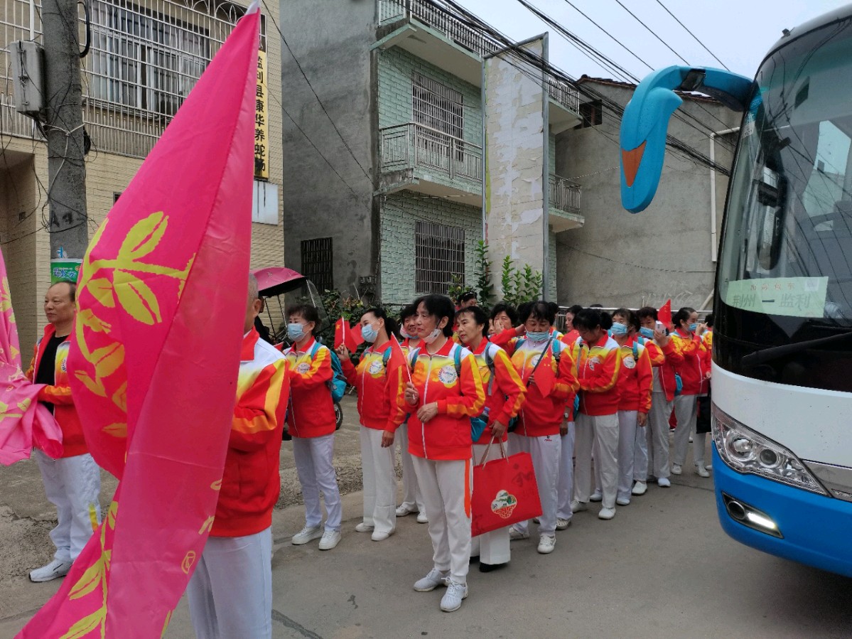 【中國🇨🇳新聞詩文網】2022年九九重阳节赴桥市镇底湖村文艺慰问演出（图3）