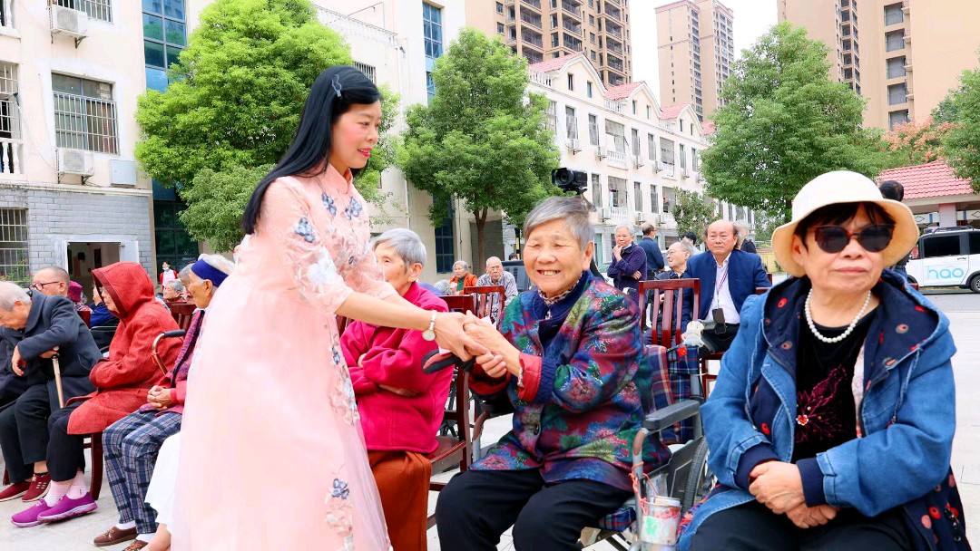【中國🇨🇳新聞詩文網】 福星康乐庆重阳 敬老孝亲赋新章（图9）