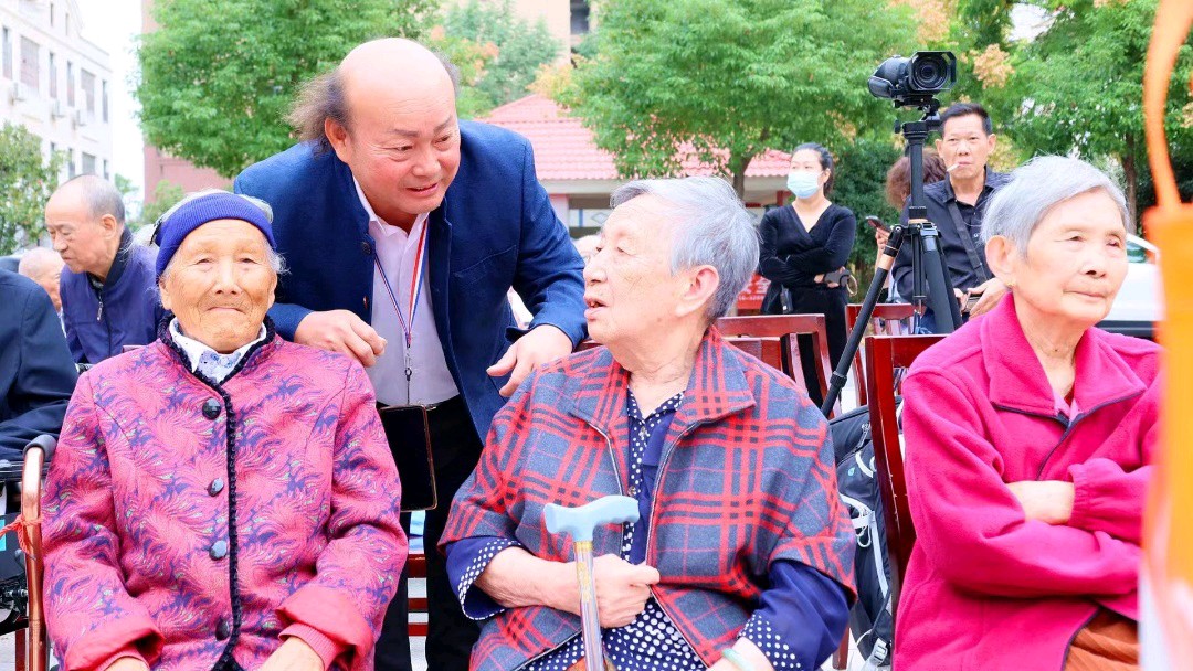 【中國🇨🇳新聞詩文網】 福星康乐庆重阳 敬老孝亲赋新章（图6）