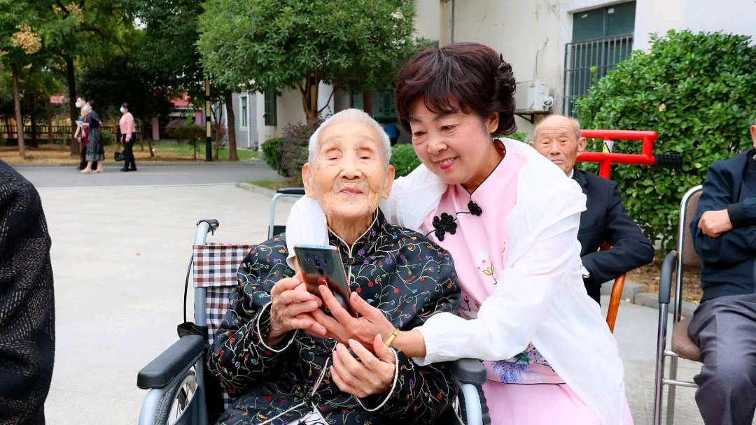 【中國🇨🇳新聞詩文網】 福星康乐庆重阳 敬老孝亲赋新章（图11）