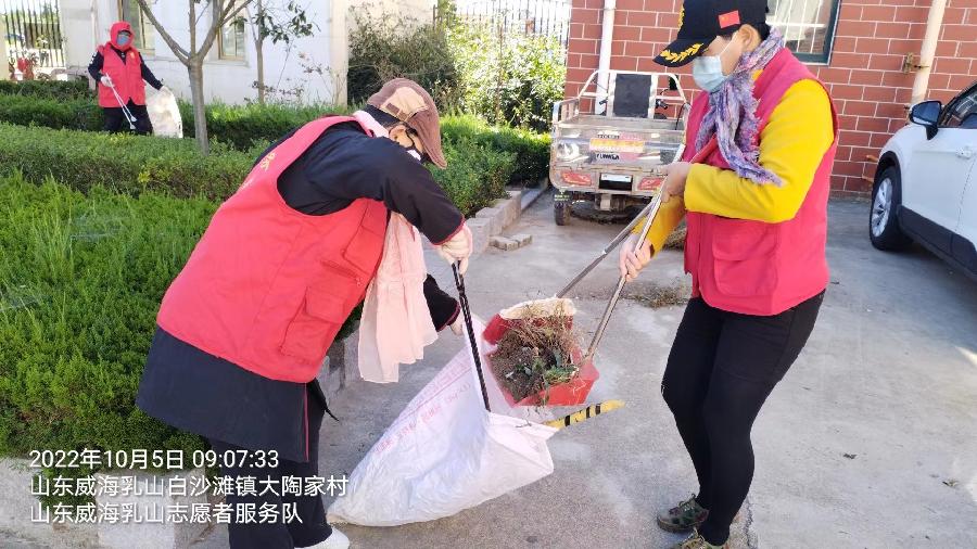 创建文明卫生城 志愿者倾情奉献