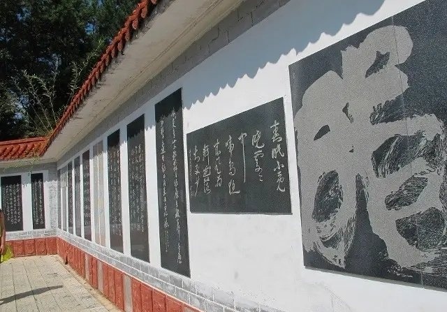 于家荣散文《游北大荒艺术长廊》主播:雪绣冰绮 编辑:小鱼儿 【北疆文萃】(第55期)(图5)