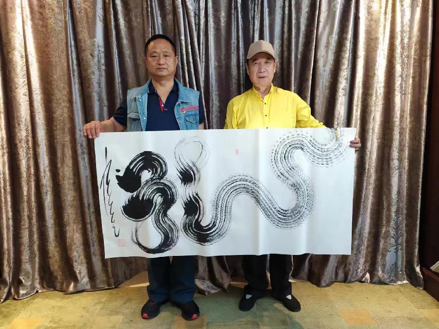 中经网运营中心副主任杨旭对话艺术家“一笔龙”一定大师