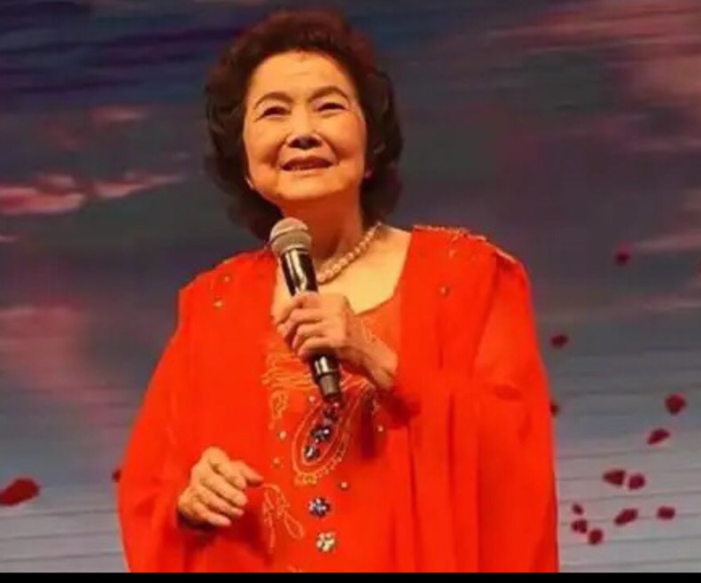 【卓然艺术联盟】男女声合诵👫绿叶对根的情谊🍀作者：何玉明 朗诵：蝴蝶兰 黎敏（第318期）（图5）