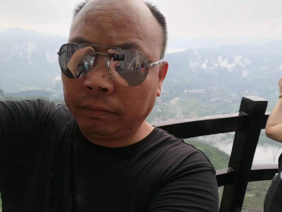 《中国爱情诗刊》【中国爱情诗人档案】(第4848期)陕西诗人:一把老骨的诗(图2)