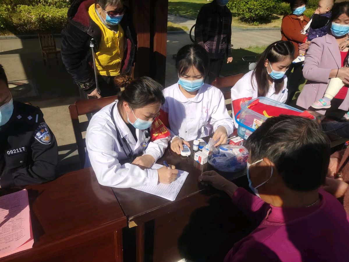 大渡口南郡水岸开展老年人体检服务(图4)