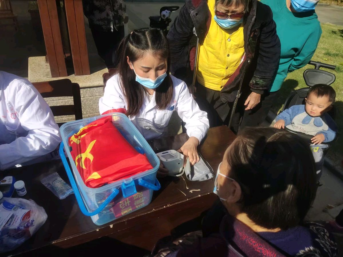 大渡口南郡水岸开展老年人体检服务(图3)