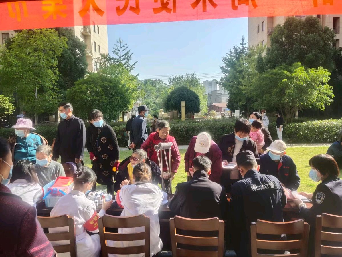 大渡口南郡水岸开展老年人体检服务(图19)