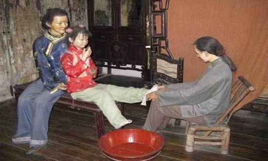 双红豆. 古今女足(通韵)/毕寿延