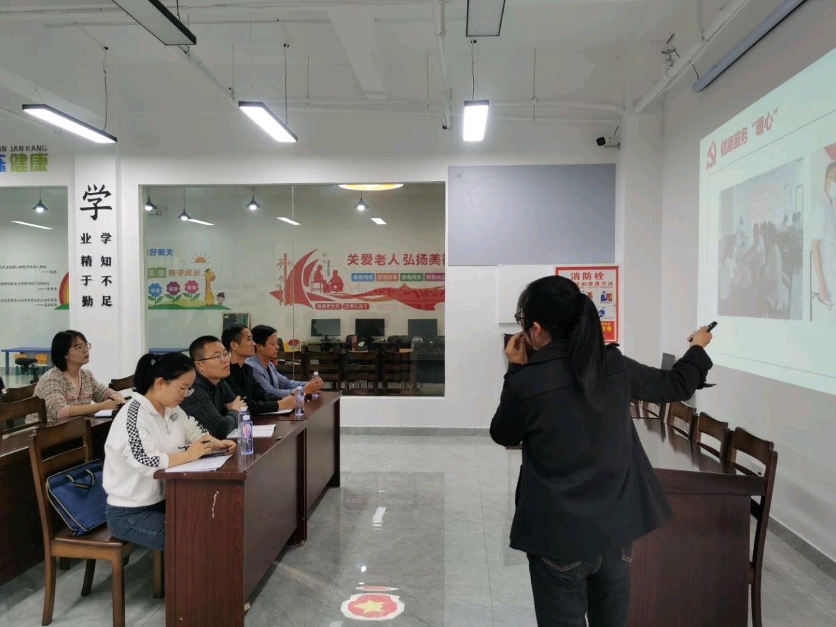 市委组织部、住建局一行到渡口社区南郡水岸小区复核“红色管家”党建品牌(图4)