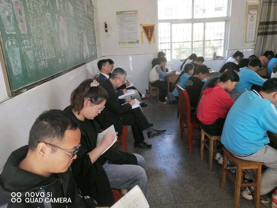 洋湖中学迎来县第五督学责任区教学专项督查(图2)