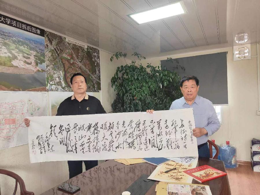 李月仁与曹德旺在福州会晤其乐融融