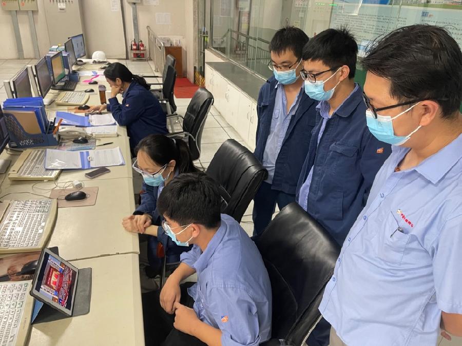 平煤神马工程塑料公司干部职工收看党的二十大开幕会（图2）