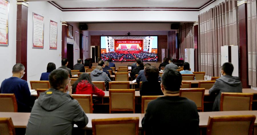鲁山县法院组织集中收看党的二十大开幕会（图2）