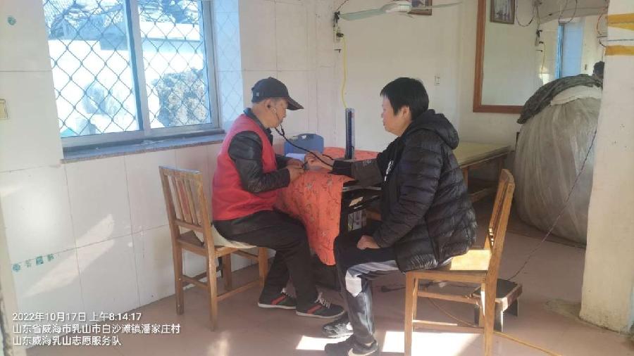贴心服务暖人心 助力秋收解民忧（图2）
