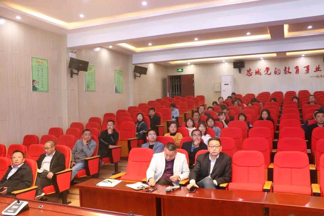 大渡口中学举行2023届高三备考工作会议(图3)
