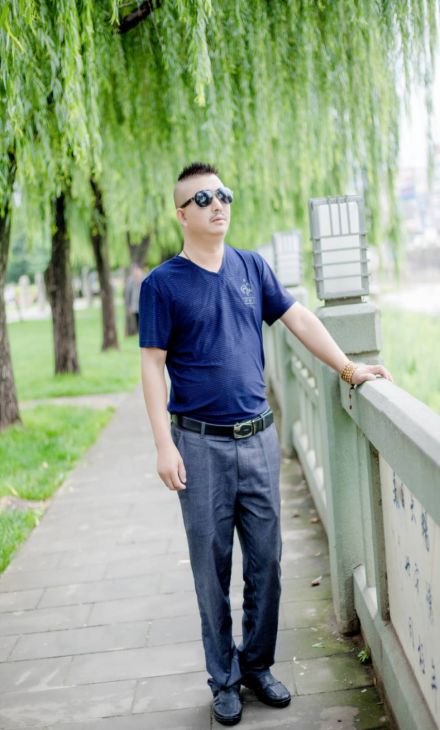 【人民文艺网】实力诗人向枫作品欣赏！全球滚动联播！