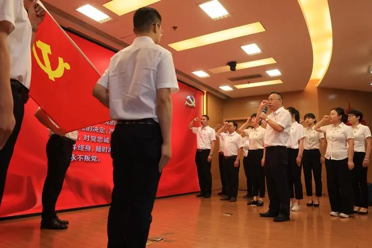 银龄朗诵艺苑 秀莲诵读《和妈妈说说心里话》作者:雷金钟(图2)