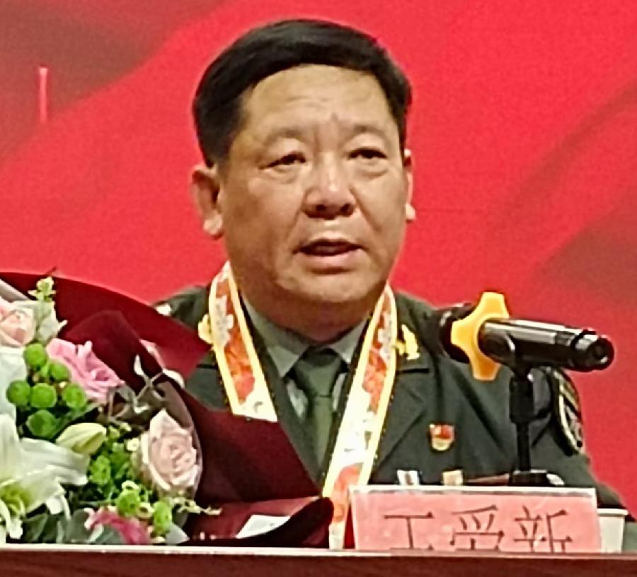 对话英雄、砥砺前行——劳模之家公益协会宣讲团走进淮北校区(图8)