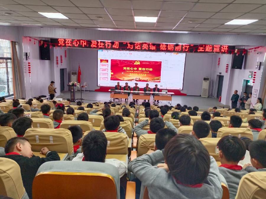 对话英雄、砥砺前行——劳模之家公益协会宣讲团走进淮北校区(图11)