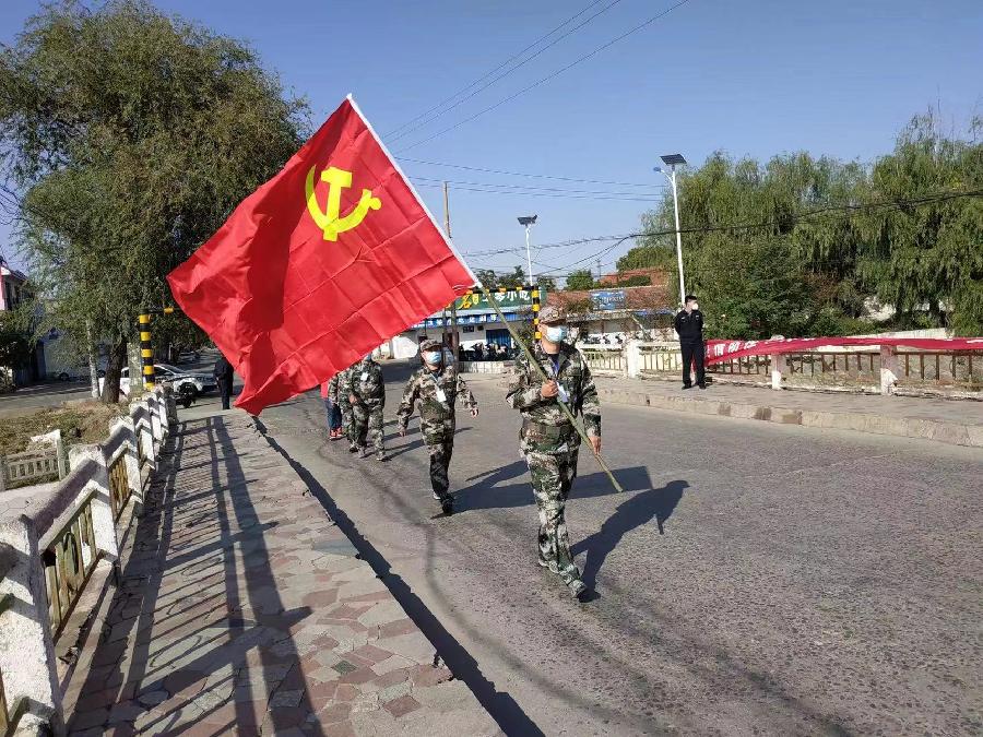宝丰县城关镇：抗疫一线党旗红 平凡之处最动人