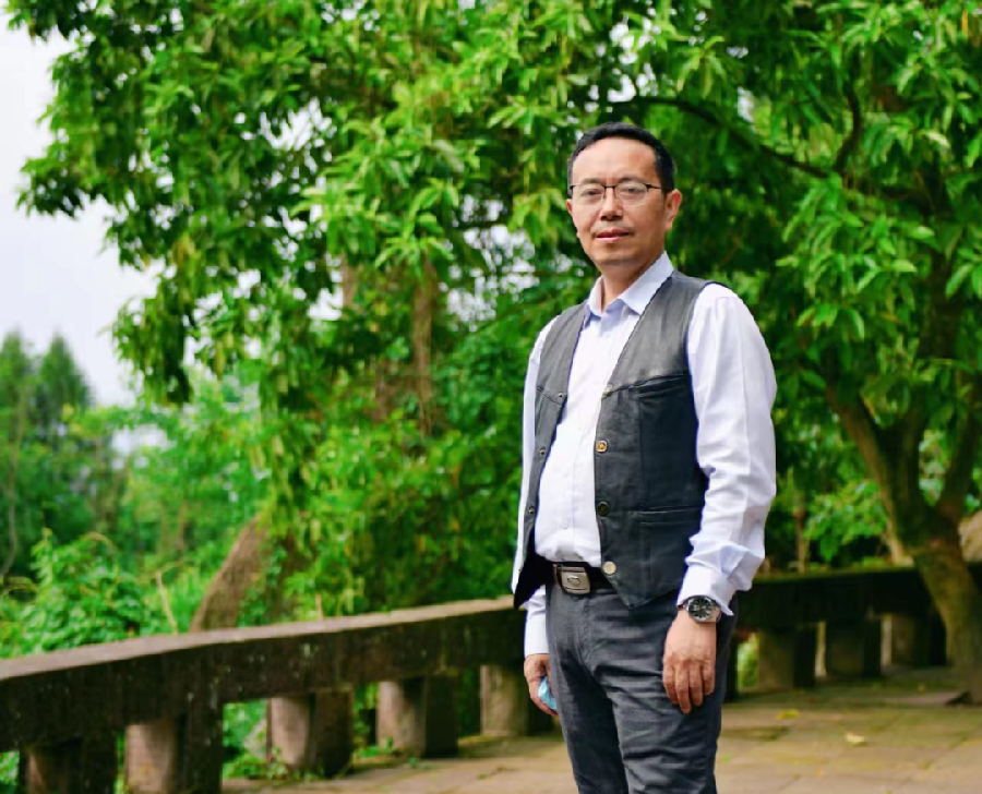 《中国爱情诗刊》【中国爱情诗人档案】(第4896期)四川诗人:向日葵的诗(图2)