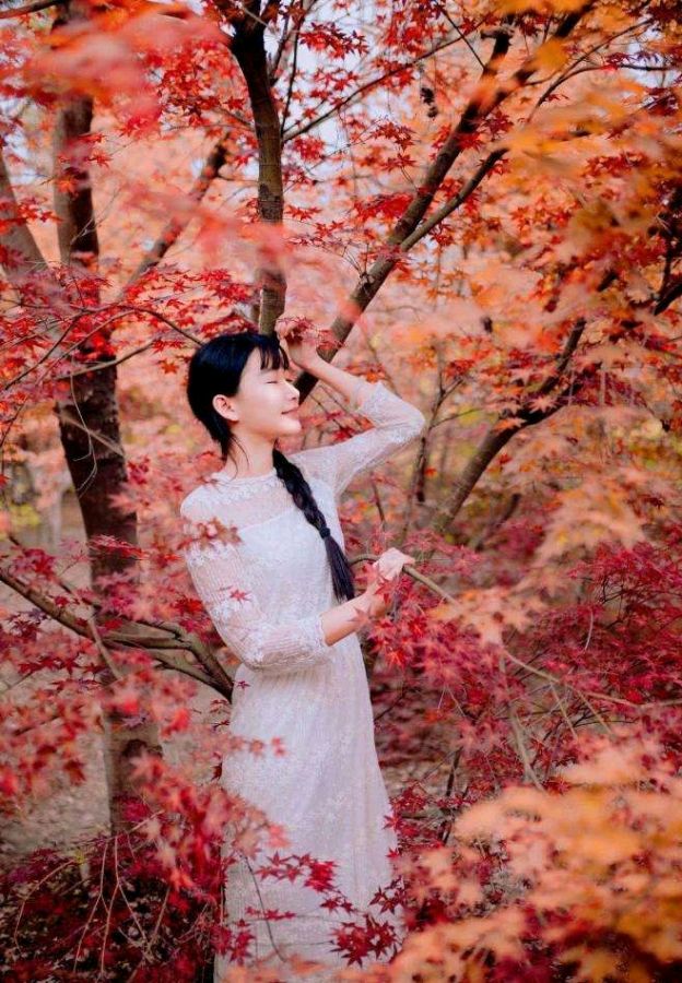 【花语馨声有声文学平台】《爱上一场雨》作者/白杨 诵读/馨睿 编辑/五指山 【第45期】(图3)